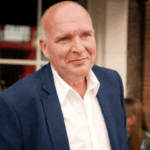 Chris Alfabeth: “Muziek waar mensen wat aan hebben, ze vergeten even alles”